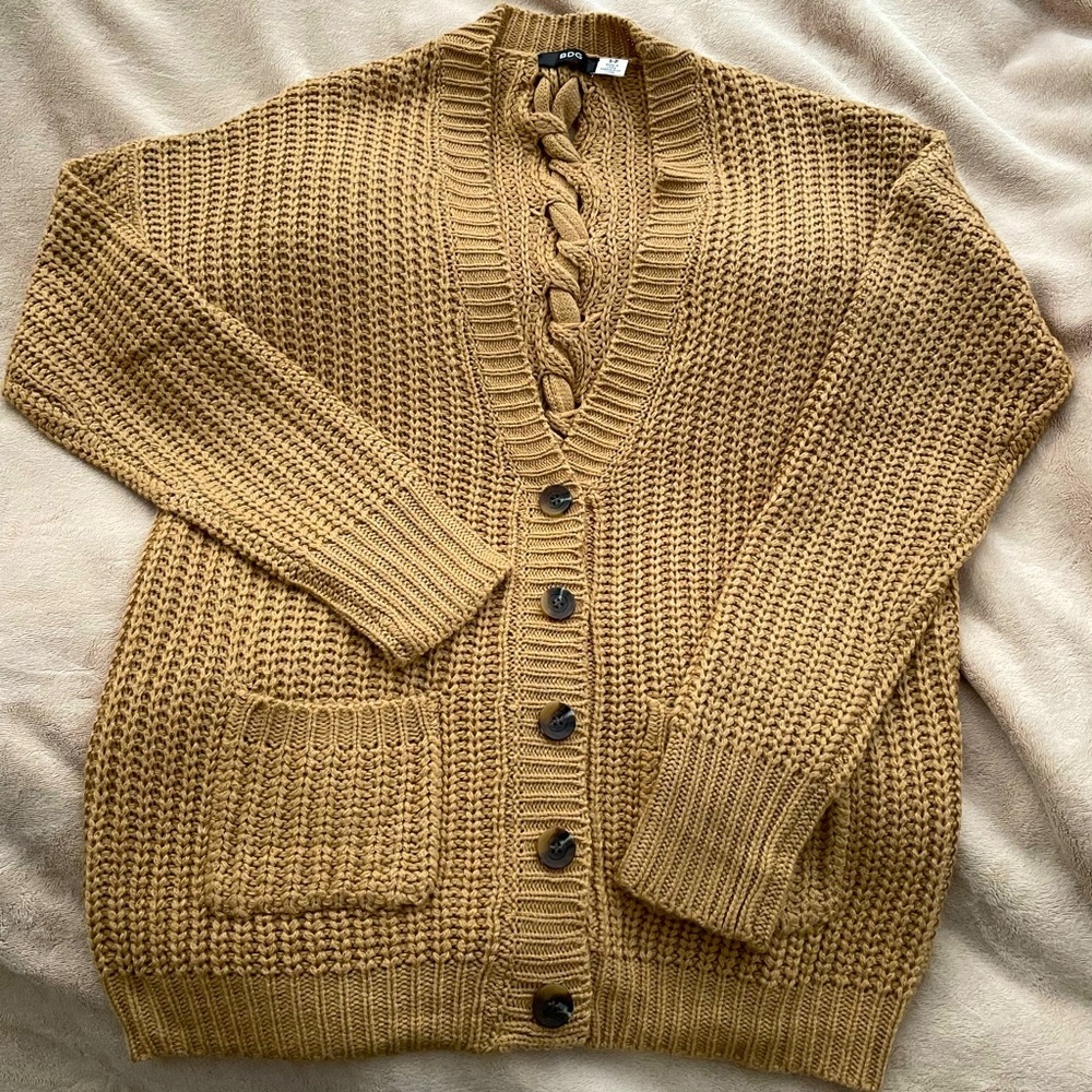 DONATED • BDG Twist-back Shaker Cardigan